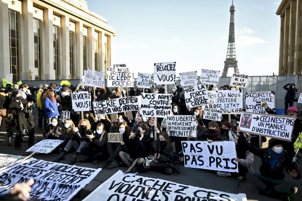 法國一讀通過整體安全法 萬人抗議損新聞自由