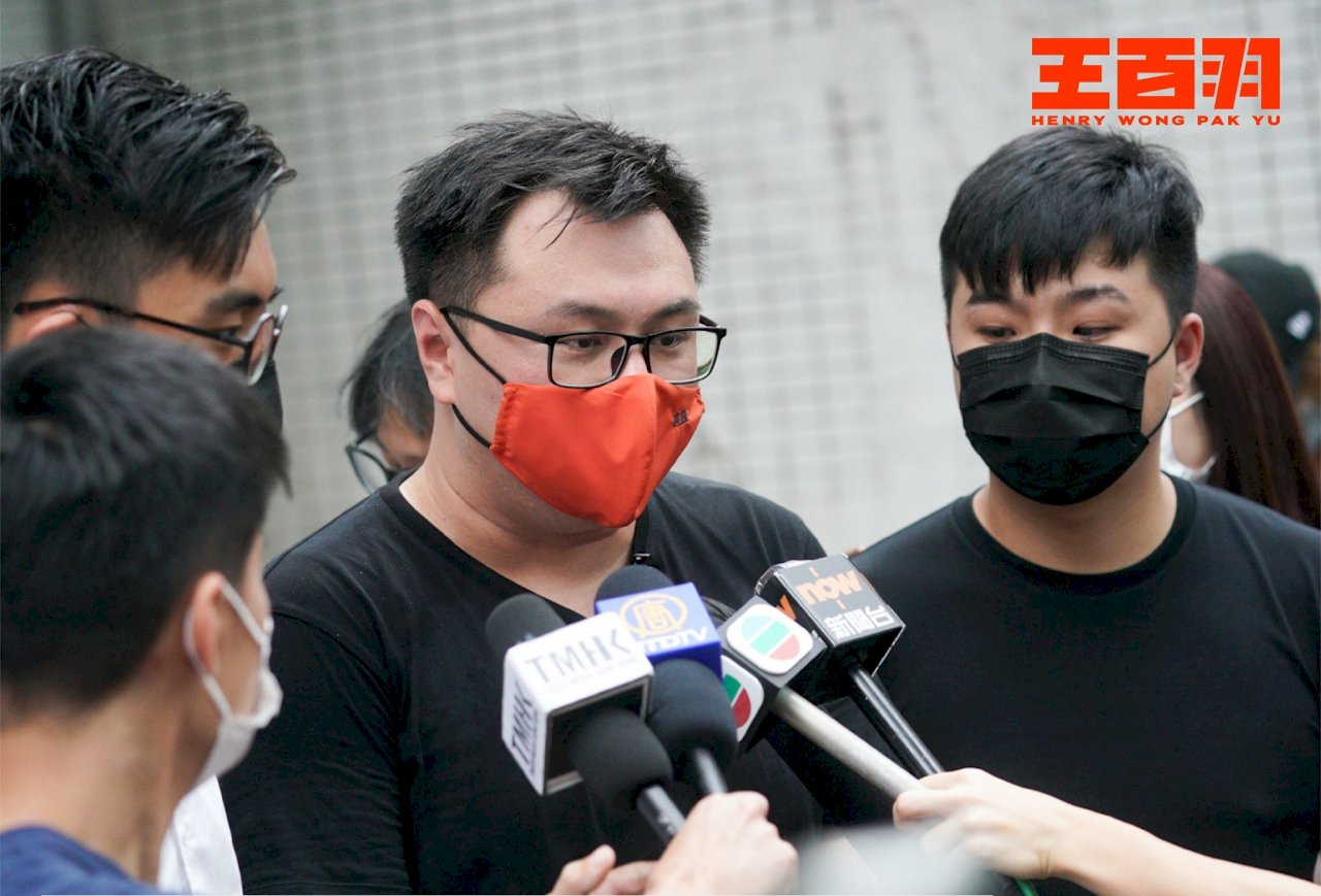 香港2泛民區議員清晨被捕