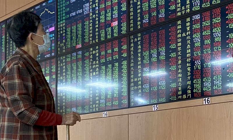 薑是老的辣！台灣65歲以上今年以股票為理財工具居各年齡層之冠