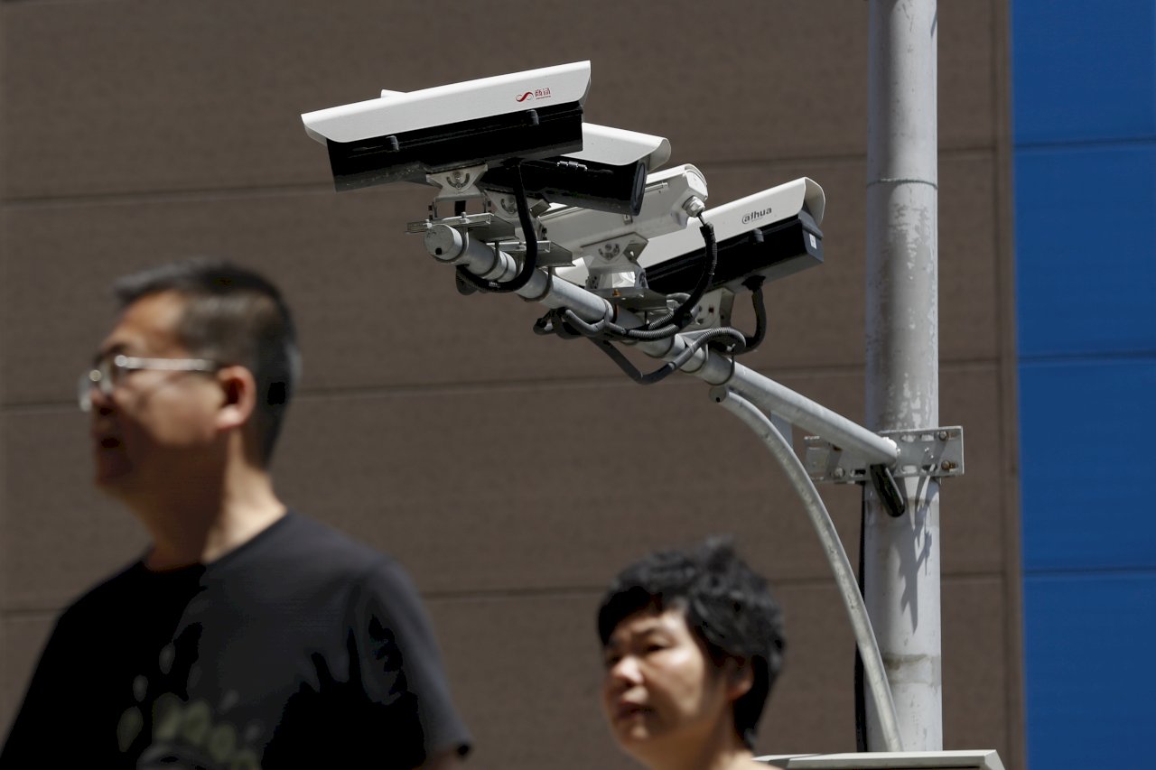上海設監控系統  外國記者出入新疆全都錄