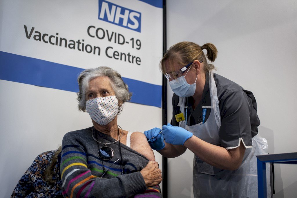 英國推進疫苗計畫 50歲以上5月前全施打