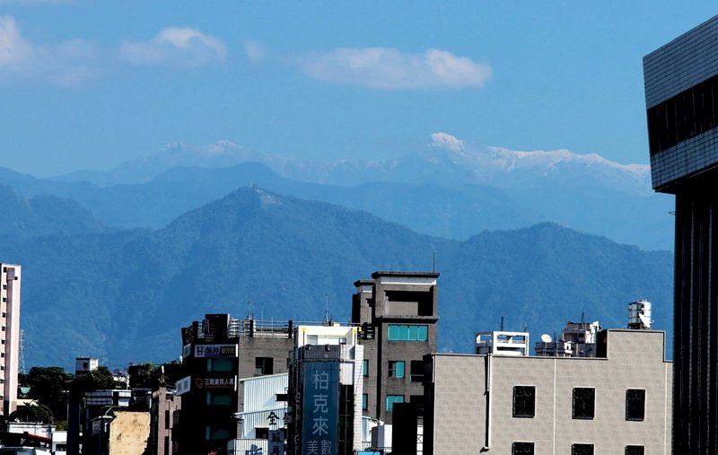 嘉義天氣晴朗  平地可遠眺玉山積雪