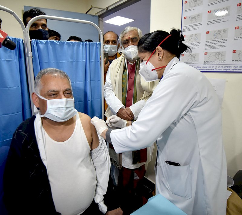 印度新增確診逾15萬創新高 政府加緊接種疫苗
