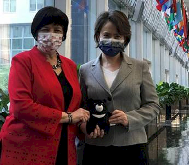 美國務院官員晤蕭美琴 台灣黑熊布偶同框湊熱鬧