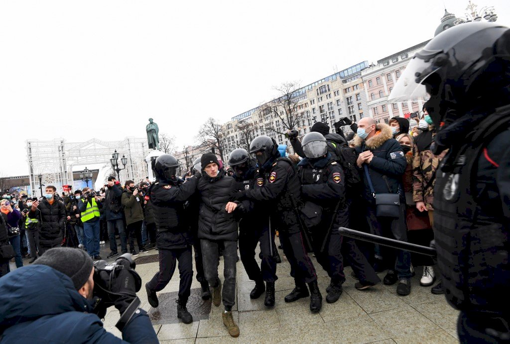 俄國逮捕逾3千名聲援納瓦尼民眾 歐盟考慮新制裁