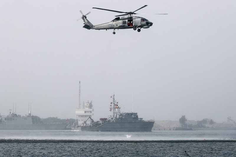 海軍直升機墜毀1人傷重  梅家樹盼為官兵祈福