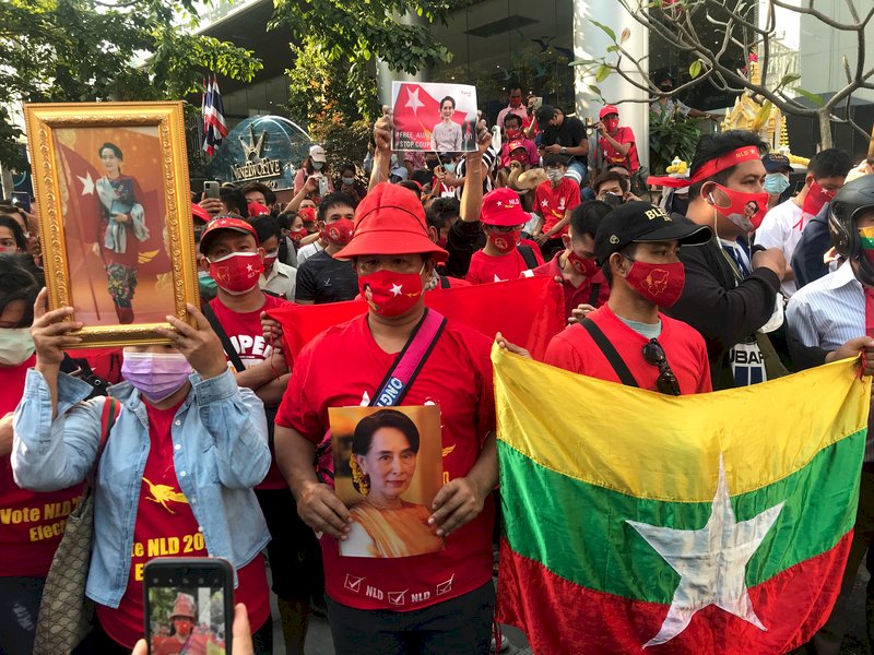 緬甸軍方政變 旅泰緬人聚集高喊釋放翁山蘇姬