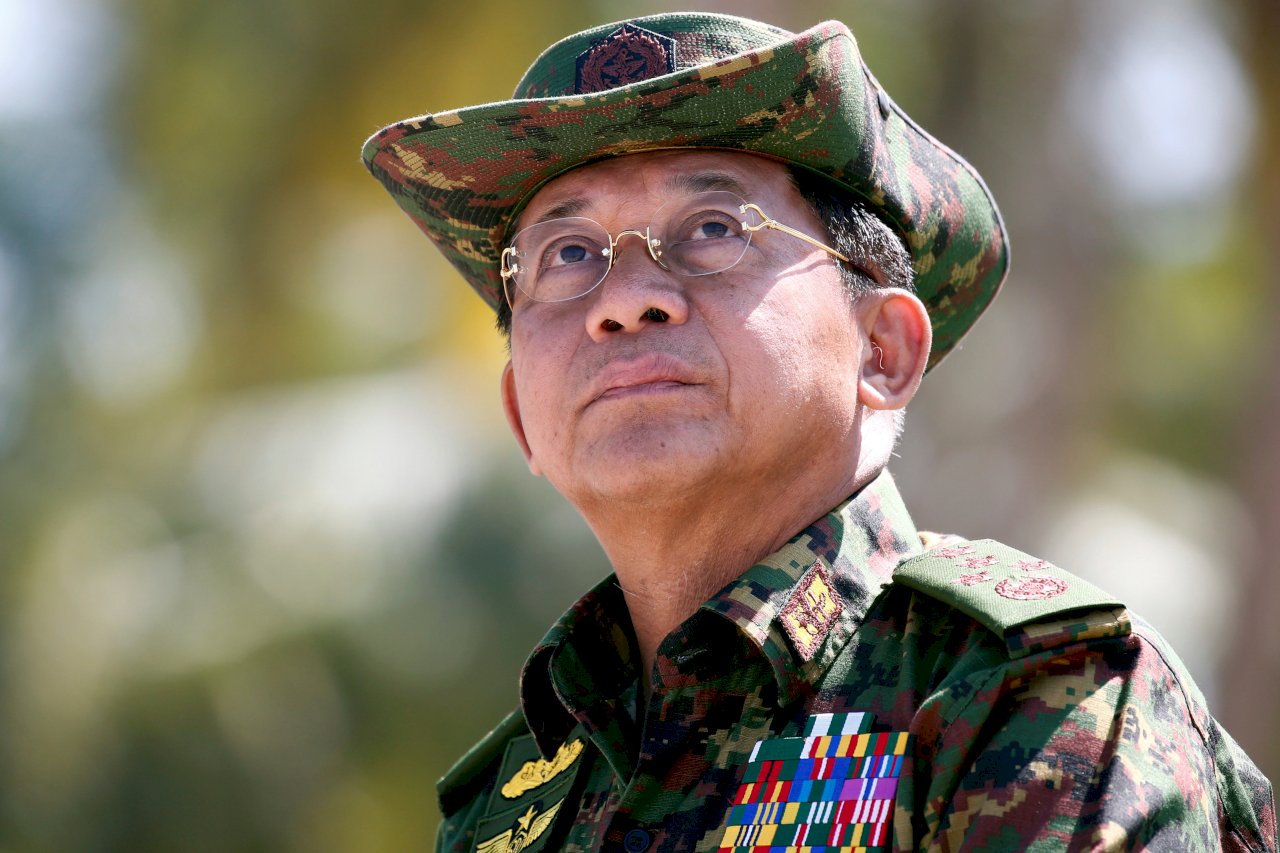 緬甸軍頭聲稱致力民主 軍方警告射殺示威者