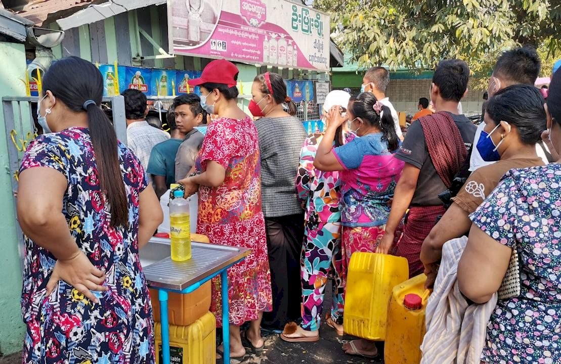 緬甸軍方疑政變 仰光主要道路封鎖超市現搶購潮