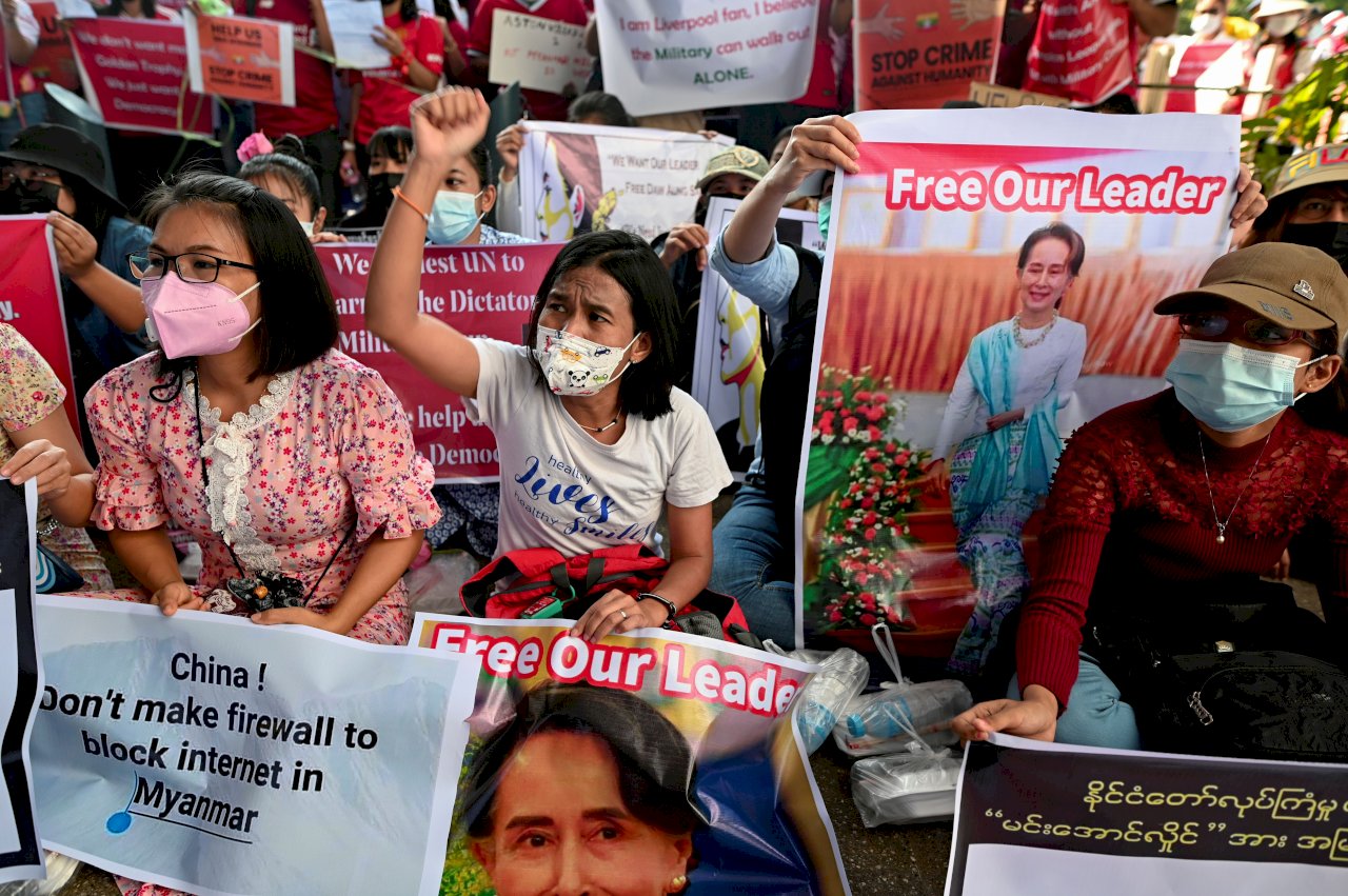 爭民主擋不住 緬甸示威者無懼軍方恫嚇再上街頭