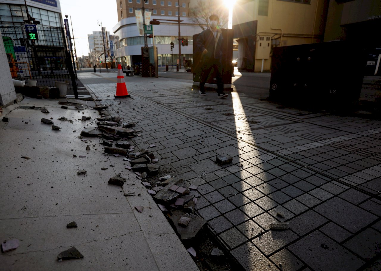 日本東北強震釀152傷 新幹線受損部分停駛