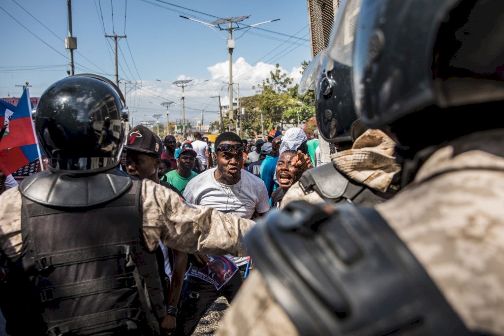 海地民眾控總統搞獨裁 部分抗議者與警方衝突