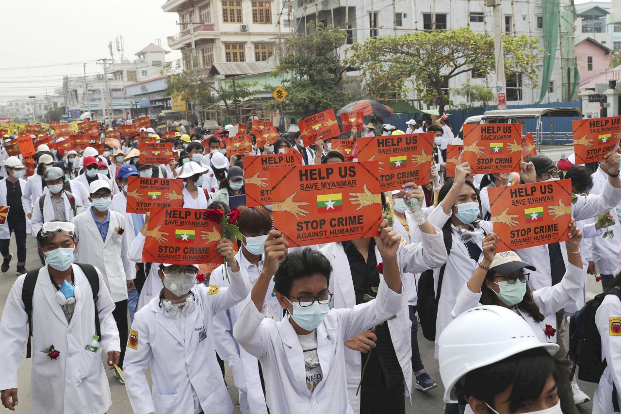 緬甸各地再現示威潮 瓦城警方開槍驅散民眾