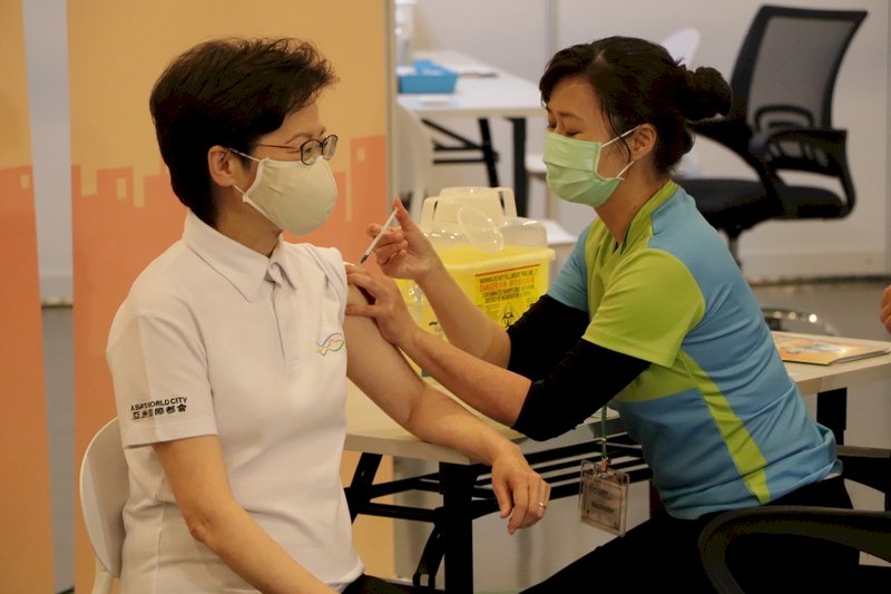 林鄭月娥：建議北京放寬接種疫苗港人入境限制
