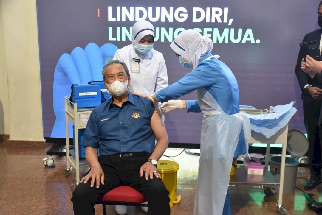 施打疫苗救經濟 馬來西亞首相率先接種
