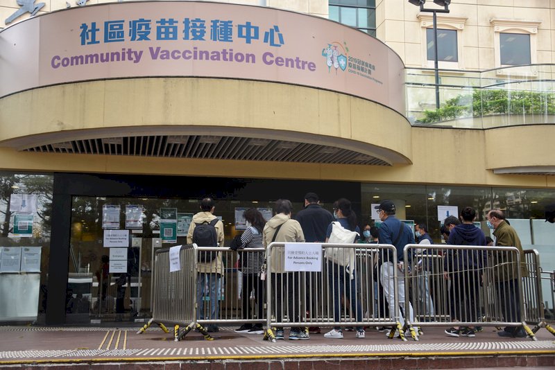 官員：更多港人接種疫苗 有利考慮放寬海外出行