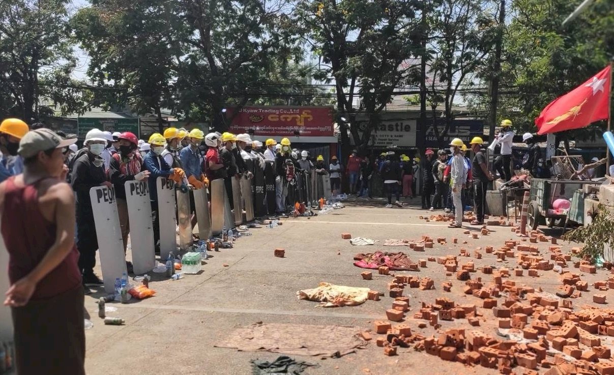 不畏血腥鎮壓 反政變群眾再回緬甸各城街頭