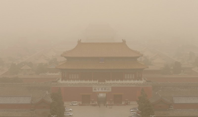 中國北方沙塵暴黃色預警 北京一度嚴重空汙
