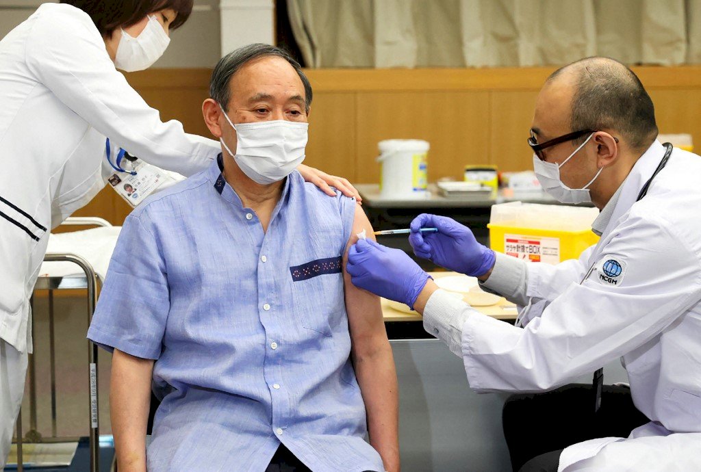 為了訪美會拜登 日本首相接種疫苗