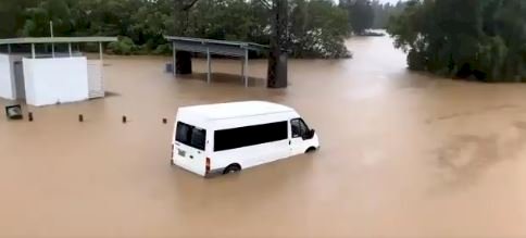 澳洲東部豪雨成災 雪梨大壩滿溢居民急撤