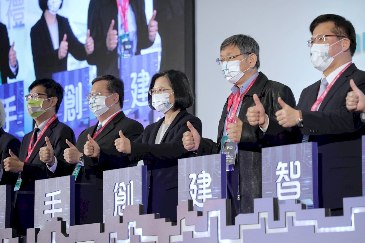 總統盼強化公私協作、資安防護 讓台灣智慧城市先進且安全
