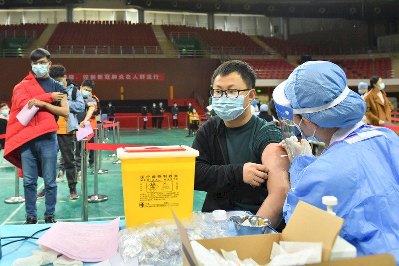 中國加快接種疫苗 每日可打逾1000萬劑