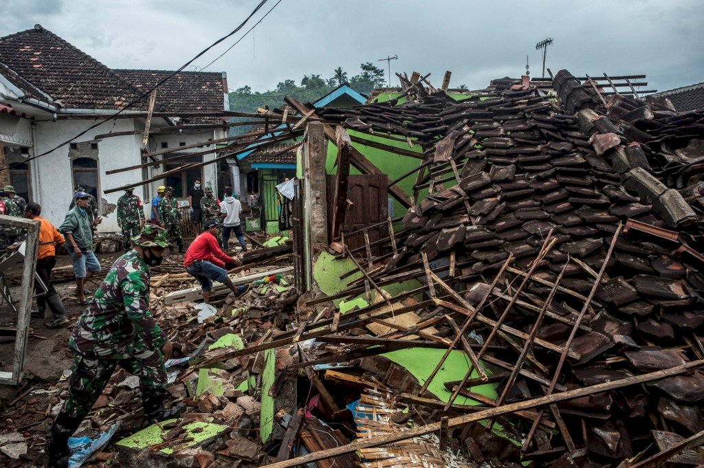 印尼東爪哇地震釀8死39傷 千餘棟建物受損