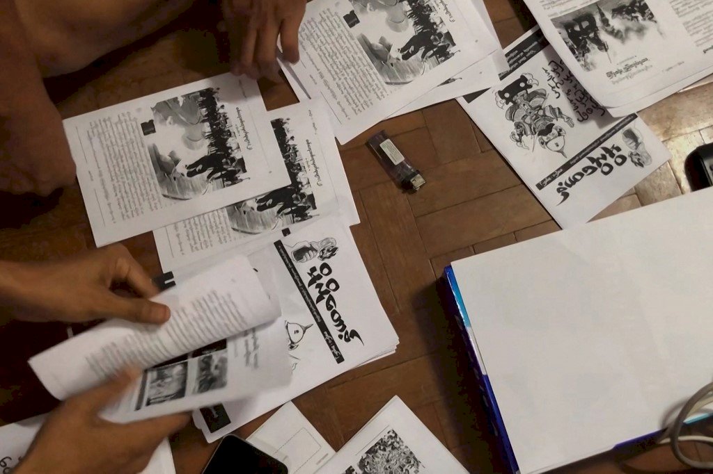 反制軍政府斷網 緬甸年輕人靠地下刊物通訊