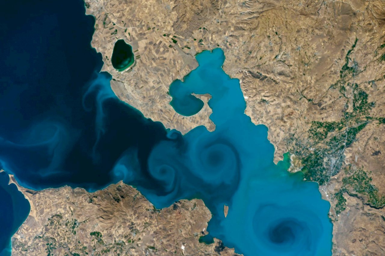 NASA年度最佳地球照片：土耳其萬恩湖藍漩渦