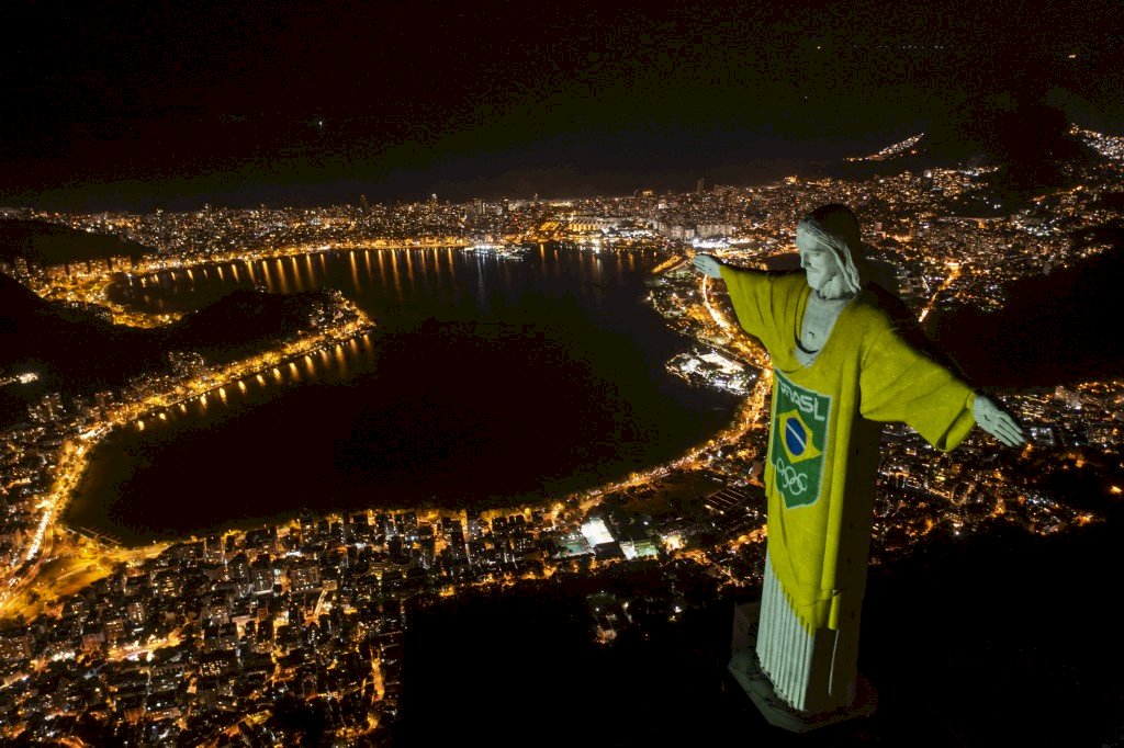 巴西耶穌像光雕秀 慶祝東京奧運倒數100天