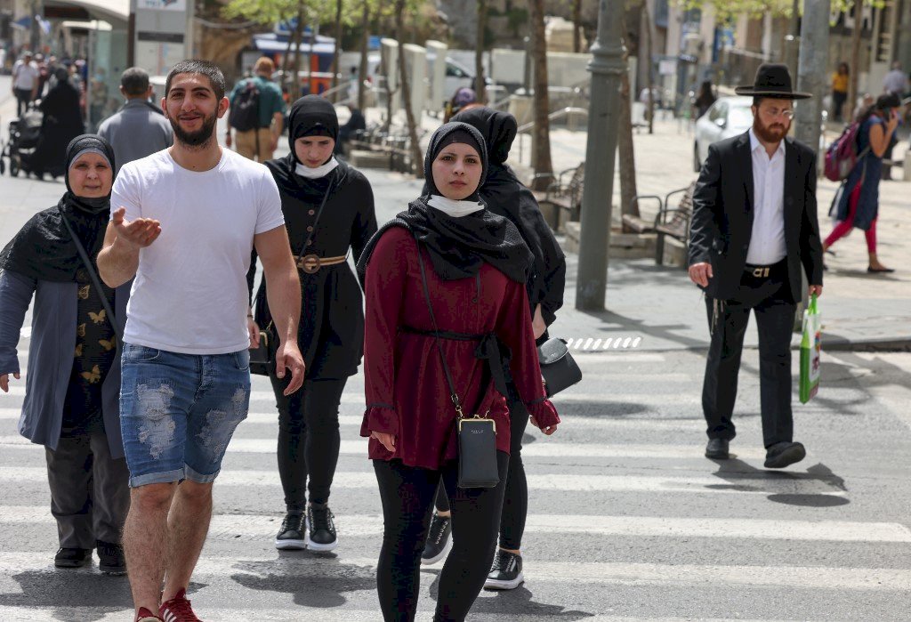 大舉施打疫苗奏效 以色列人上街免再戴口罩