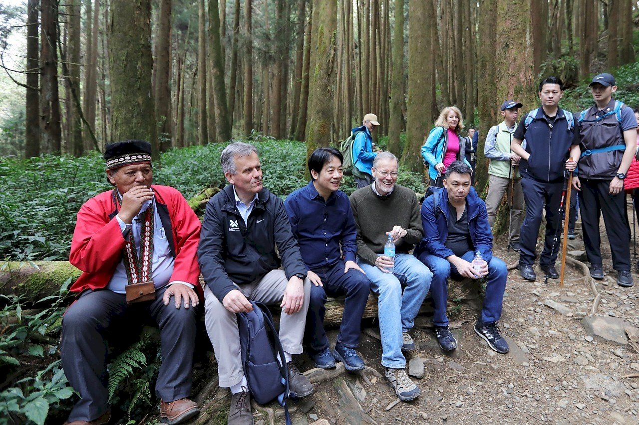 邀駐台代表訪古道部落 賴清德：將台灣山林之美介紹給好友