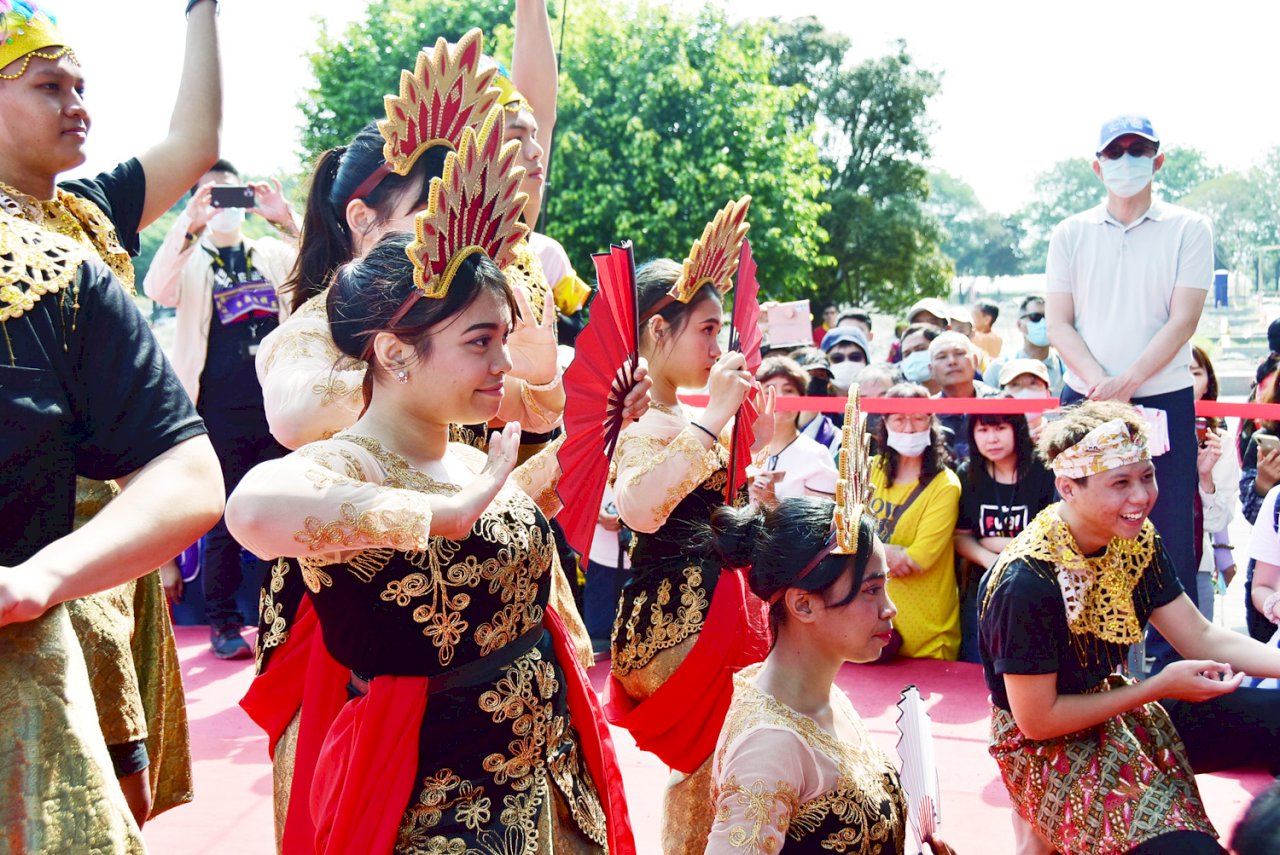 外籍生愛媽祖展創意 給神明看印尼祈福舞