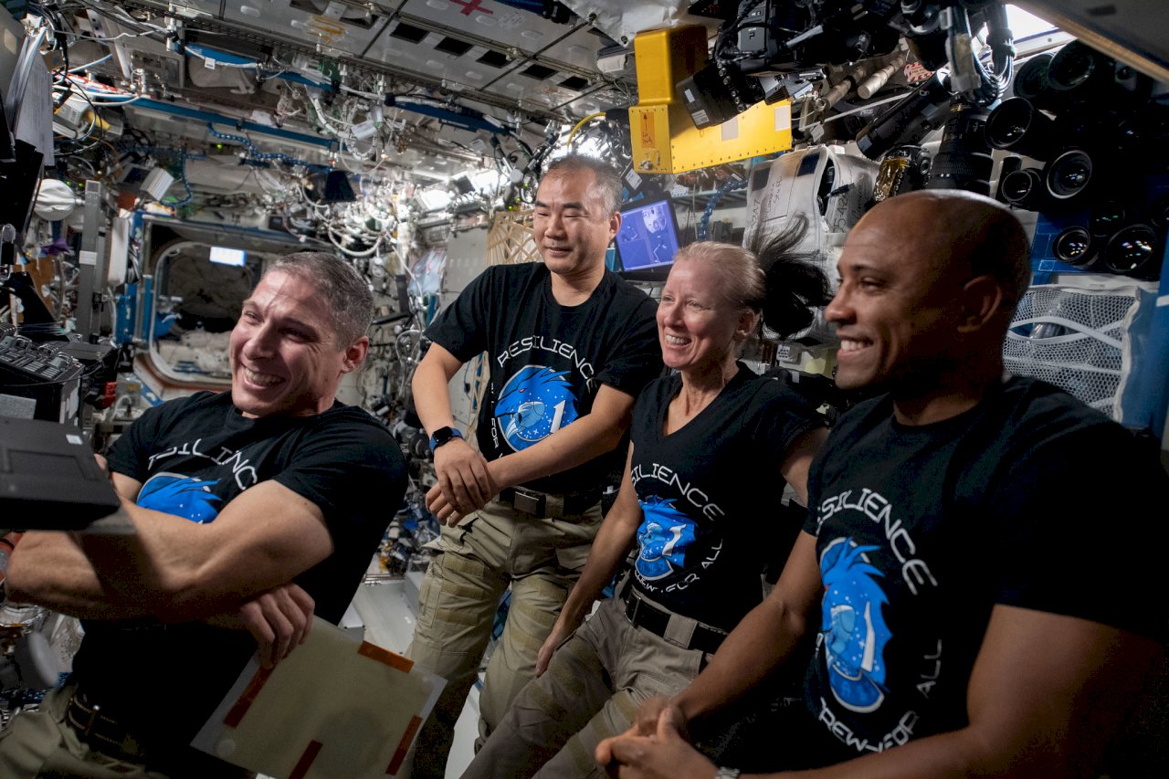 ISS任務近半年 4名太空人搭SpaceX返回地球
