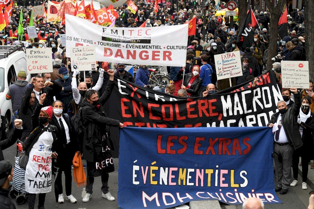 法國五一勞動節示威 逾10萬人上街抗爭