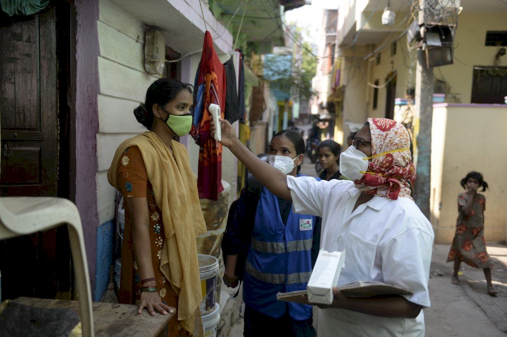 印度疫情持續嚴峻 染疫死亡總數突破30萬人