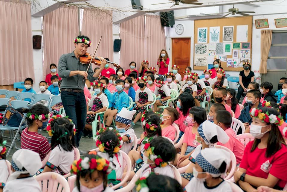 小提琴家陳銳帶領青年音樂家   牽起與卑南阿美族孩童音樂情緣