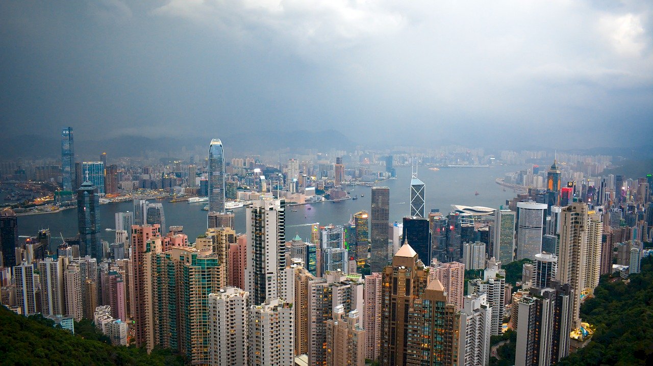 英報告：中國鎮壓香港異議人士 近9萬港人申請移居英國