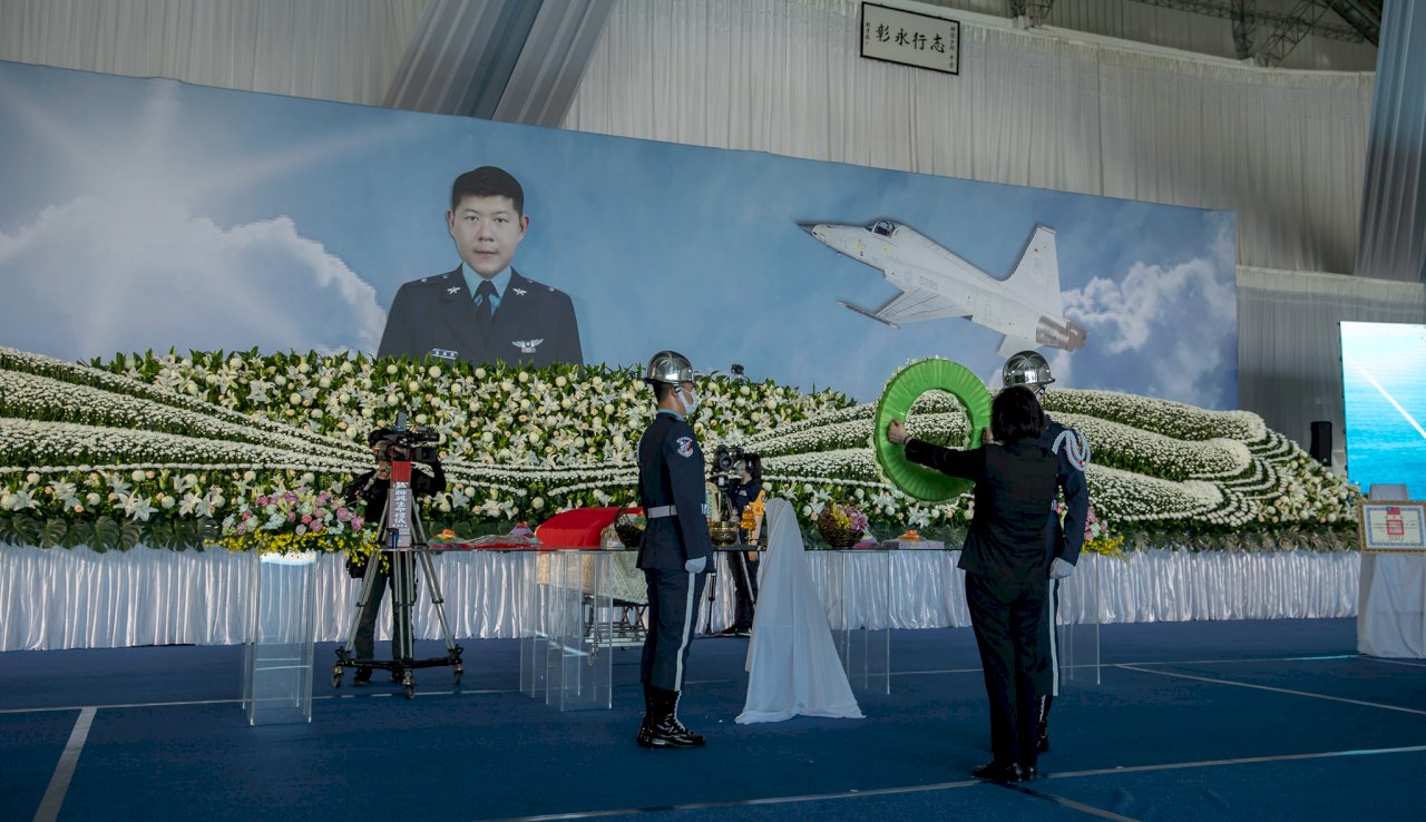 總統親頒褒揚令 表彰殉職飛官潘穎諄守護國家安全