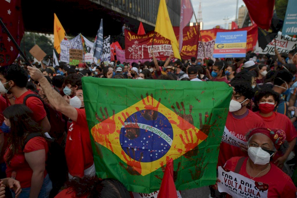 不滿防疫政策 巴西全國抗爭要求波索納洛下台