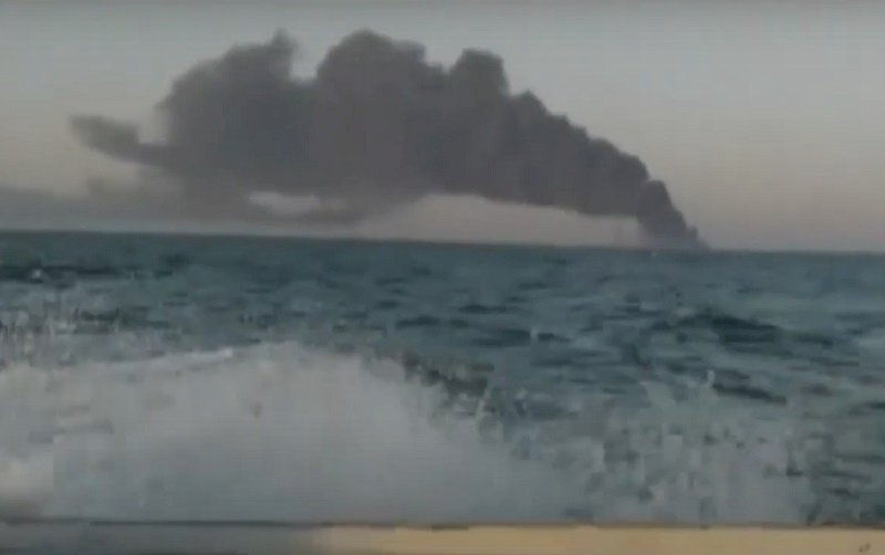 伊朗最大海軍艦艇起火沈沒阿曼灣 無人傷亡