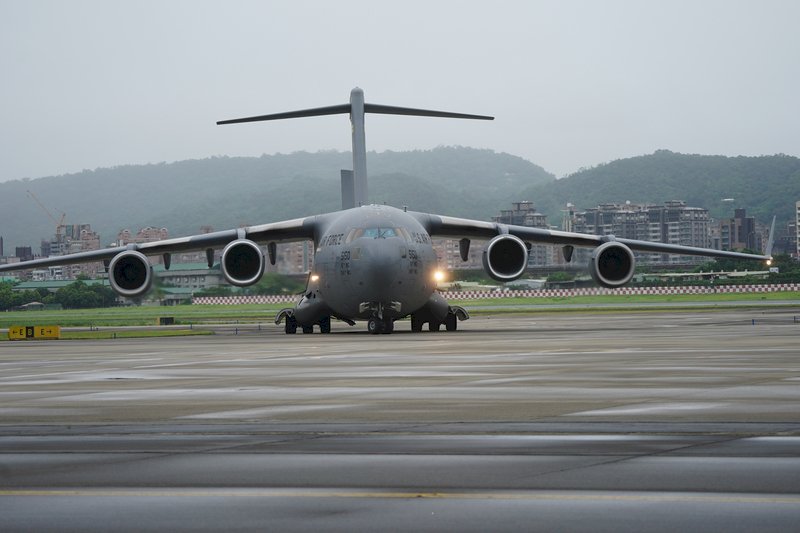 中國對美軍C-17降落台灣低調處理