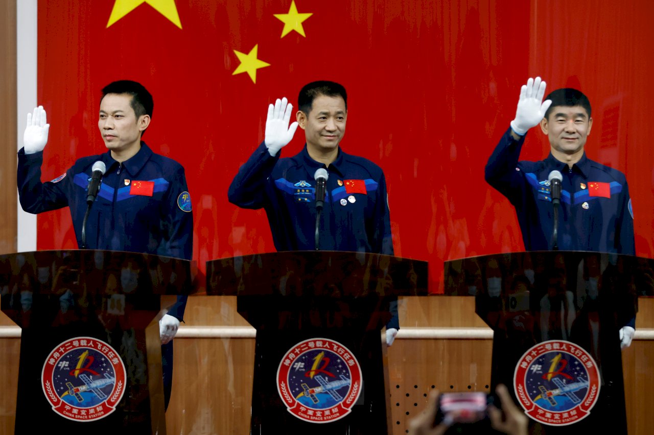 中國5年來首次載人任務 56歲太空人寫紀錄