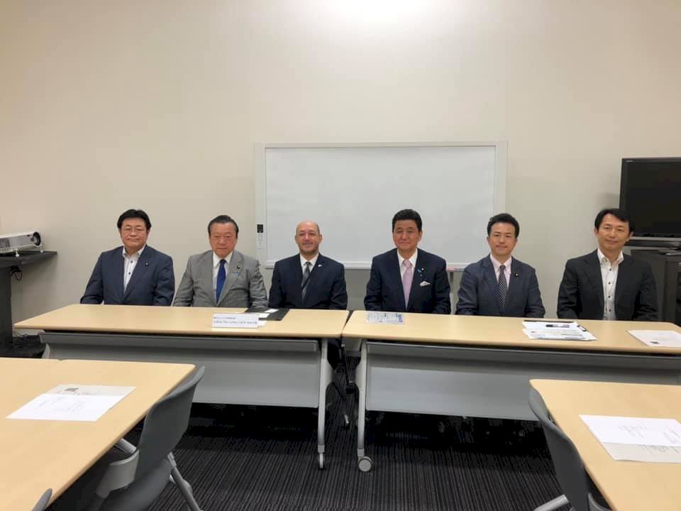 岸信夫任日本宏都拉斯議員聯盟會長  被視為助台