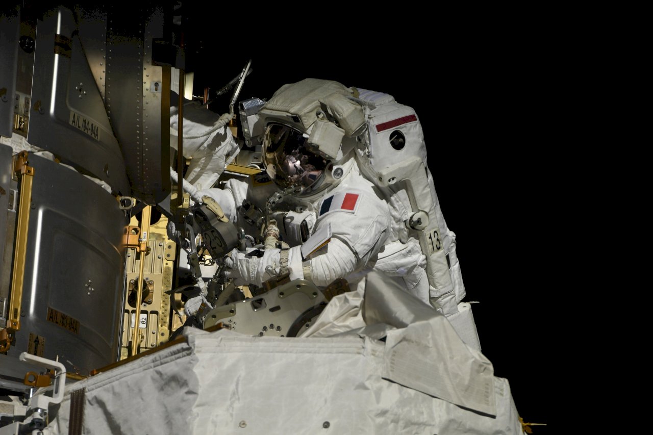 提升ISS電力供應 美法太空人冒險太空漫步