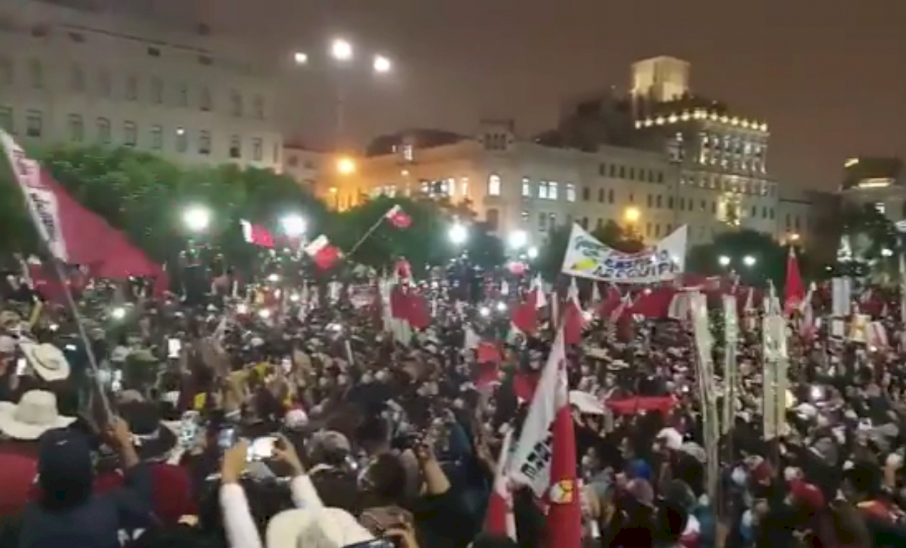 祕魯總統大選結果搞不定 左右兩派支持者街頭抗爭