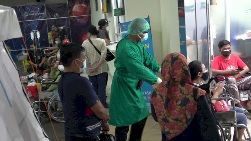 印尼各地醫院陷癱瘓  醫師會籲封城兩週