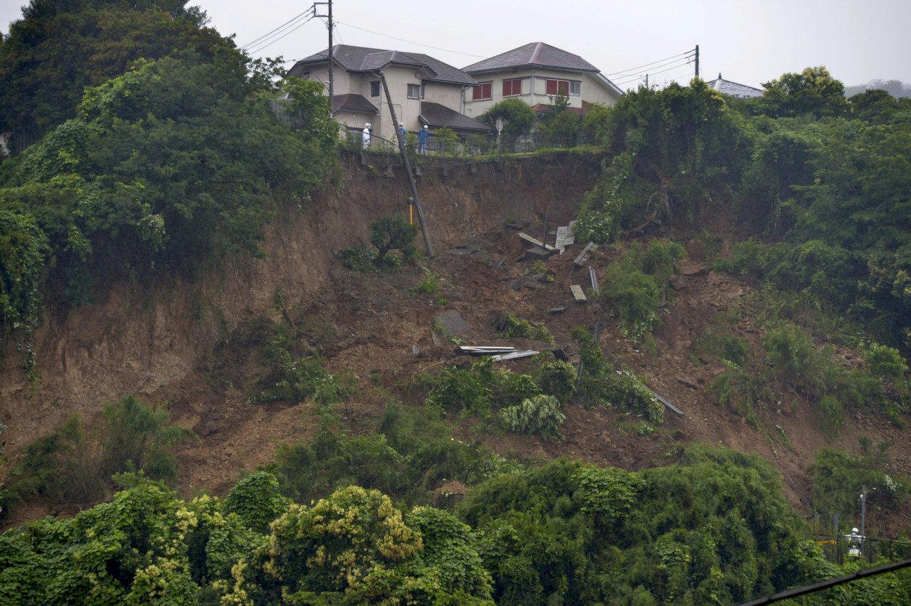 日本靜岡土石流仍有20人失聯 搜救工作恢復
