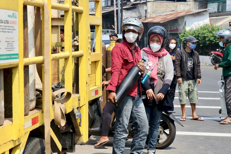 印尼疫情嚴峻 緊急從新加坡進口氧氣機