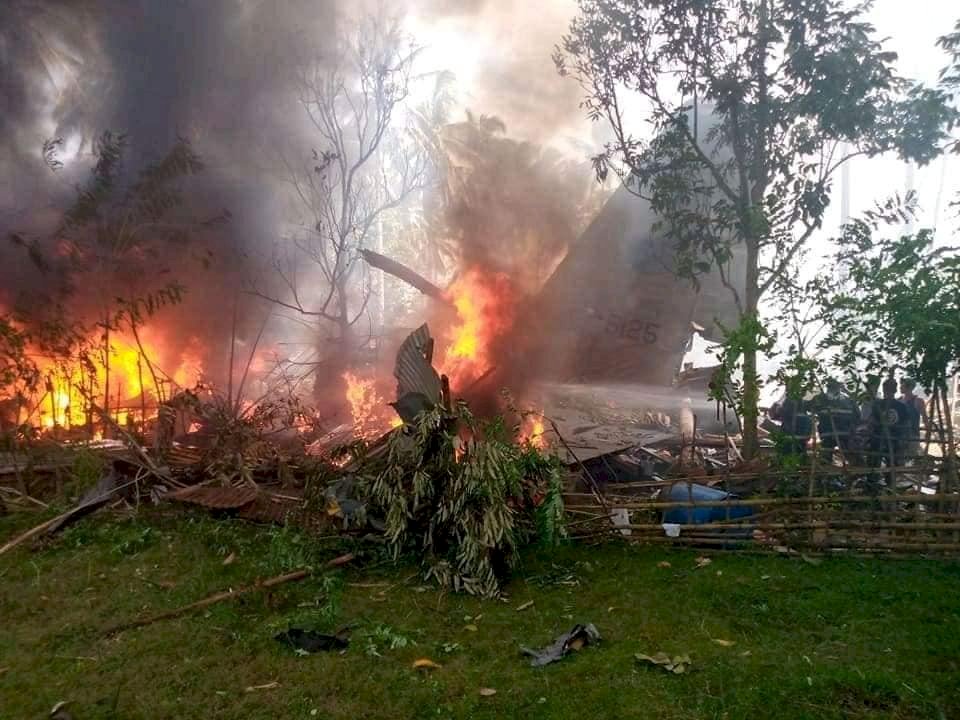 菲律賓軍機墜毀 死亡人數增至50人